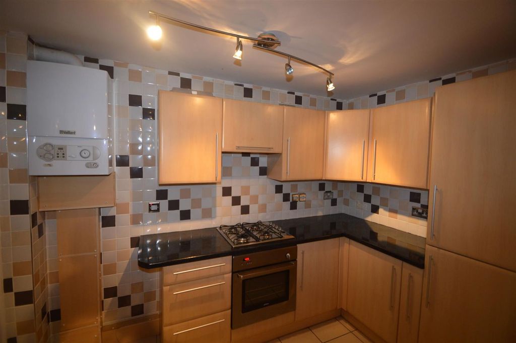 Property photo 1 of 2 Elphinstone Rd E17