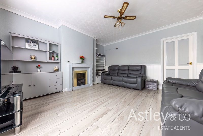 Property photo 3 of 14 Lounge