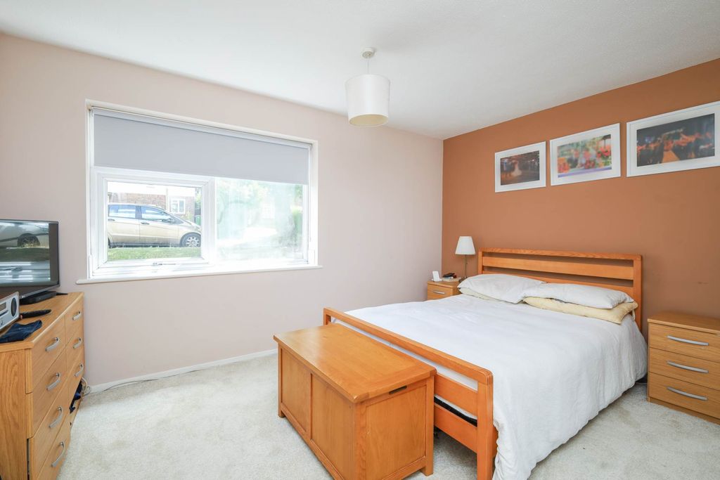 Property photo 3 of 16