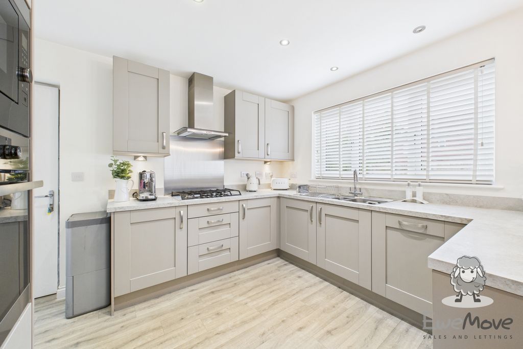 Property photo 3 of 20 19