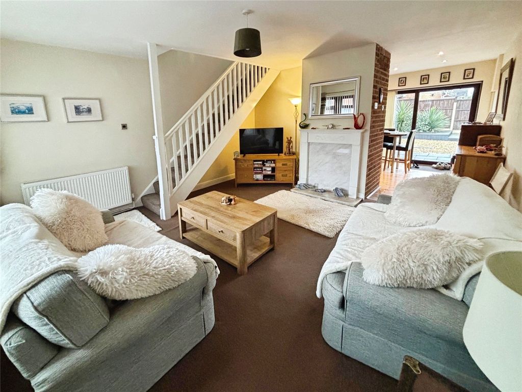 Property photo 3 of 13 Lounge