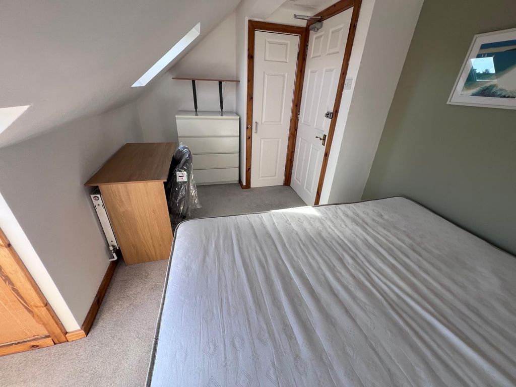 Property photo 2 of 12 Ll Photo Room 7