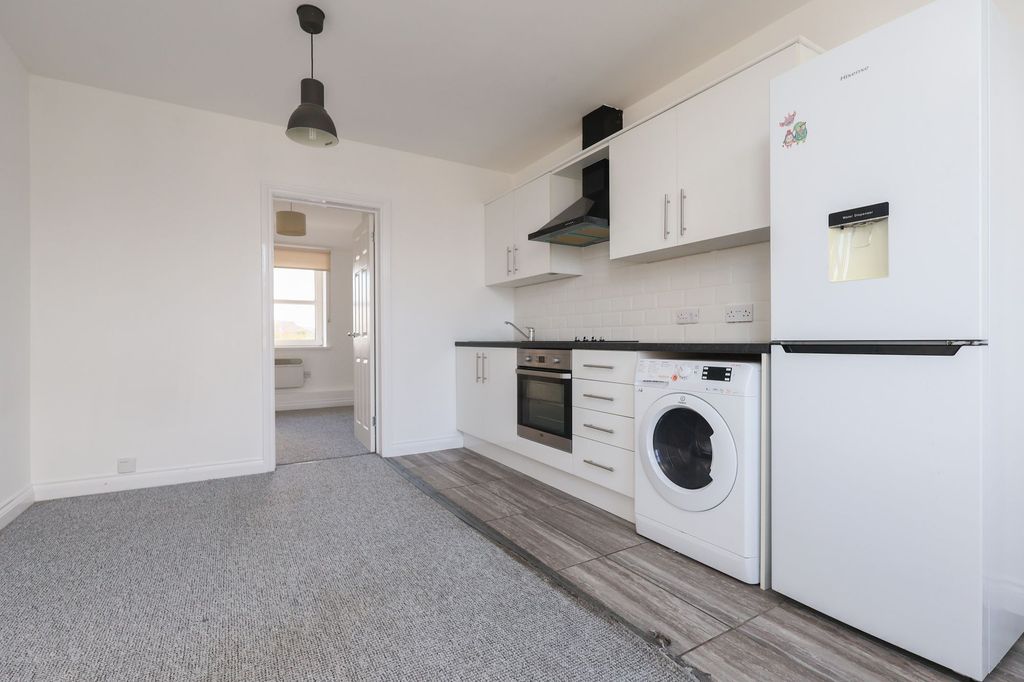 Property photo 3 of 11 Lounge/Kitchen