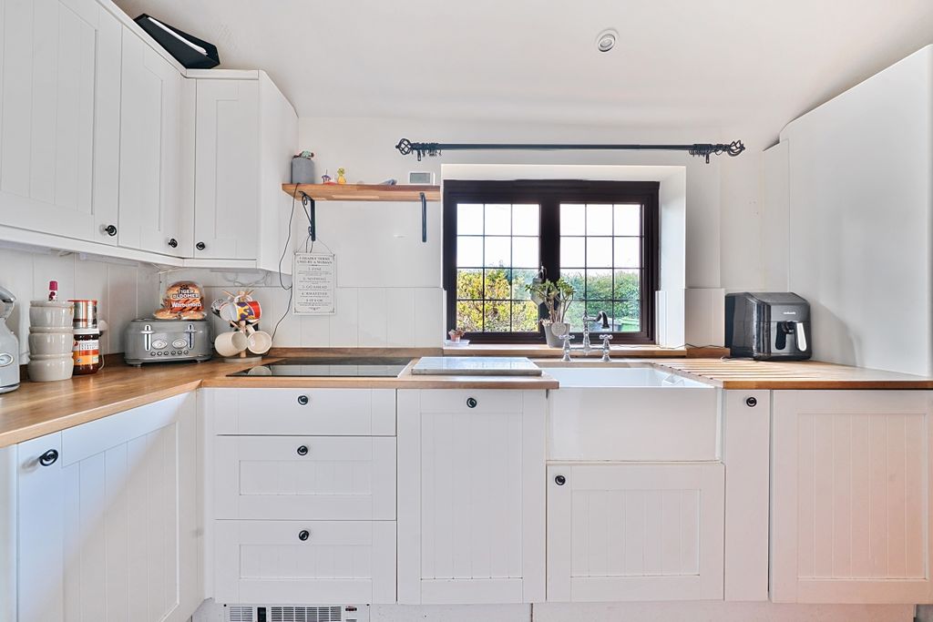 Property photo 3 of 16 1437703-14-69ce7B...