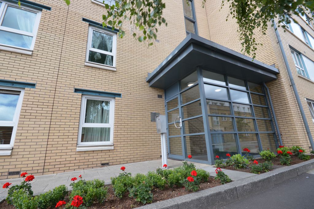 Property photo 1 of 14 3 Double Bedroom Apartment To Rent