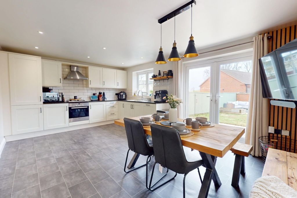 Property photo 2 of 20 4609703