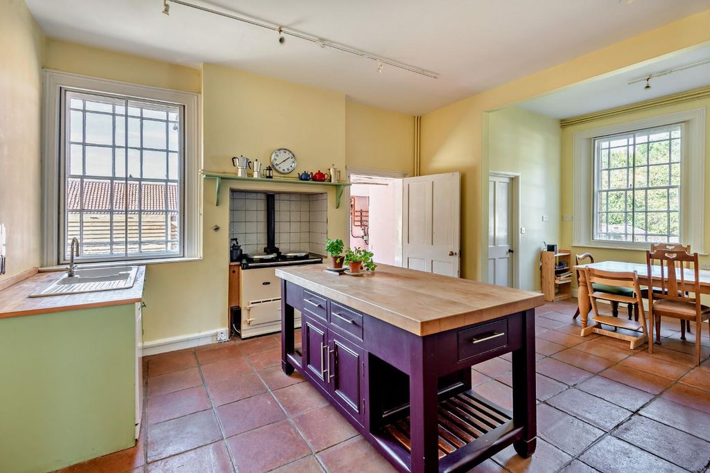 Property photo 3 of 31 Kitchen/Breakfast Room