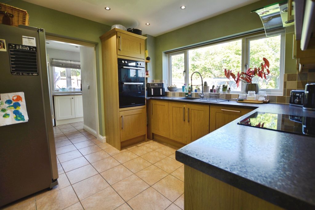 Property photo 3 of 15 Kitchen