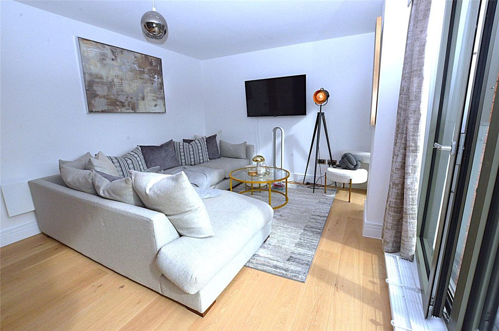 Property photo 3 of 17 Picture No. 14