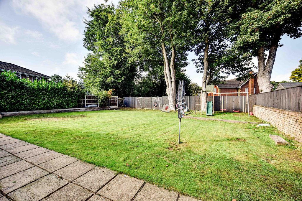 Property photo 2 of 25