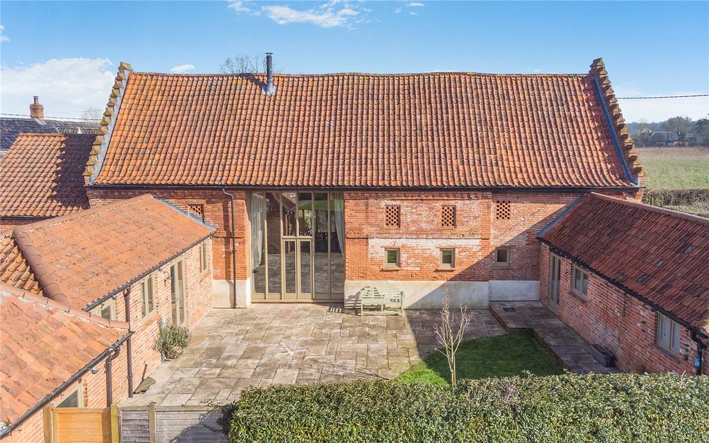 Property photo 2 of 21 Grove Barn