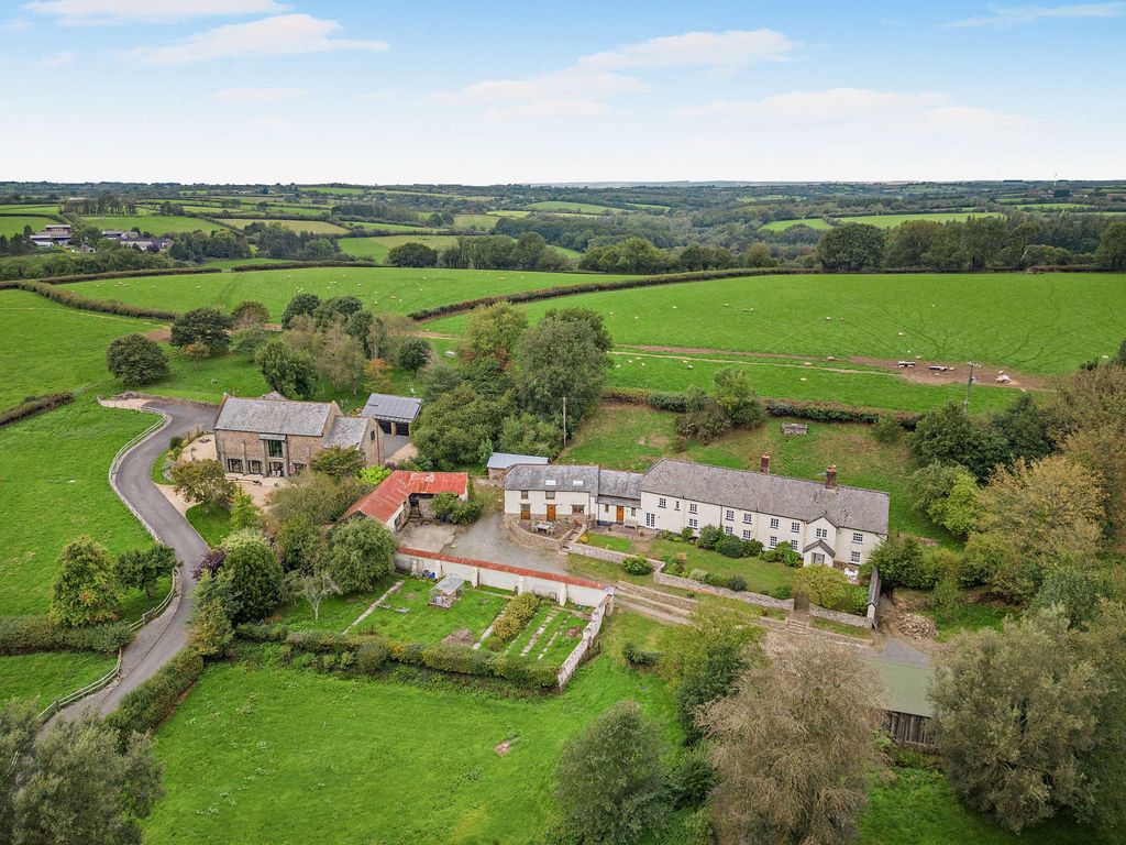 Property photo 3 of 27 Hole Farm
