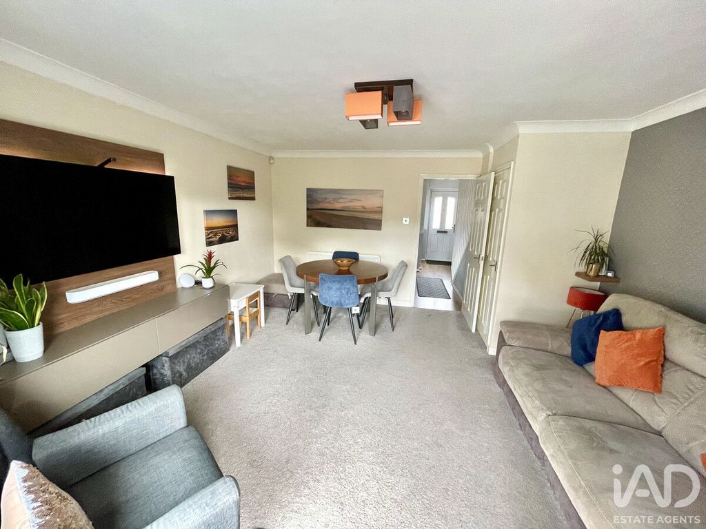 Property photo 3 of 11