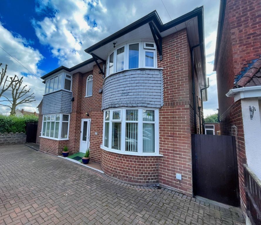 Property photo 2 of 32