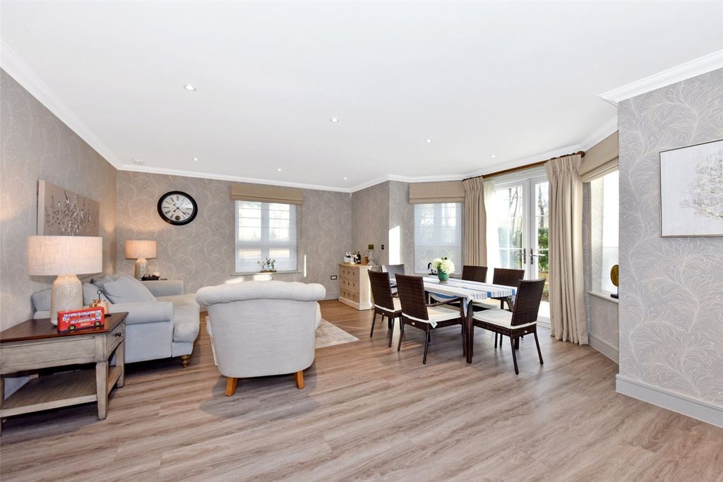 Property photo 2 of 14 Sitting Room