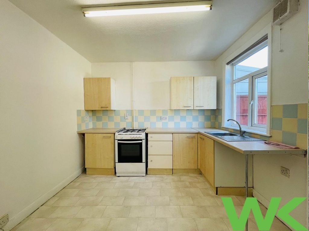 Property photo 3 of 9 Kitchen