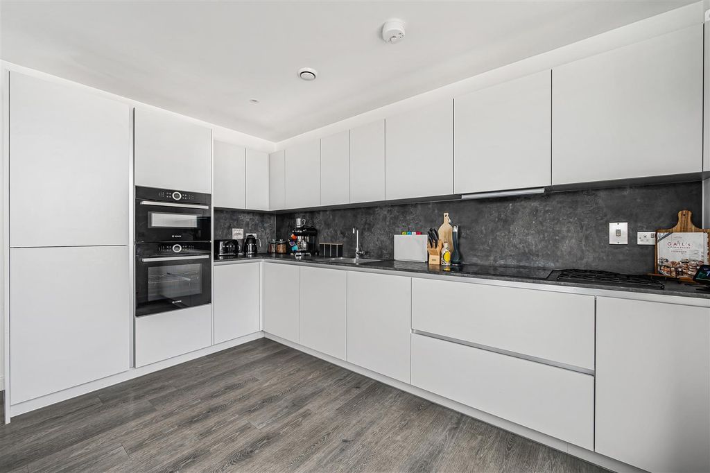 Property photo 3 of 17 29 Pembrey Court.8.Jpg