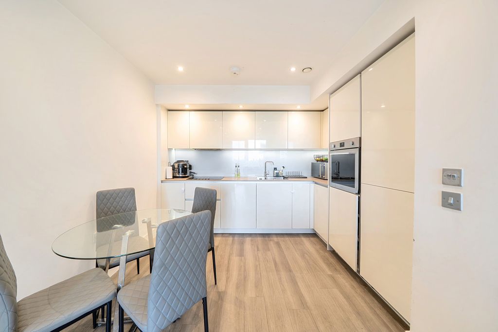 Property photo 3 of 19 1481549-11-6A3537...