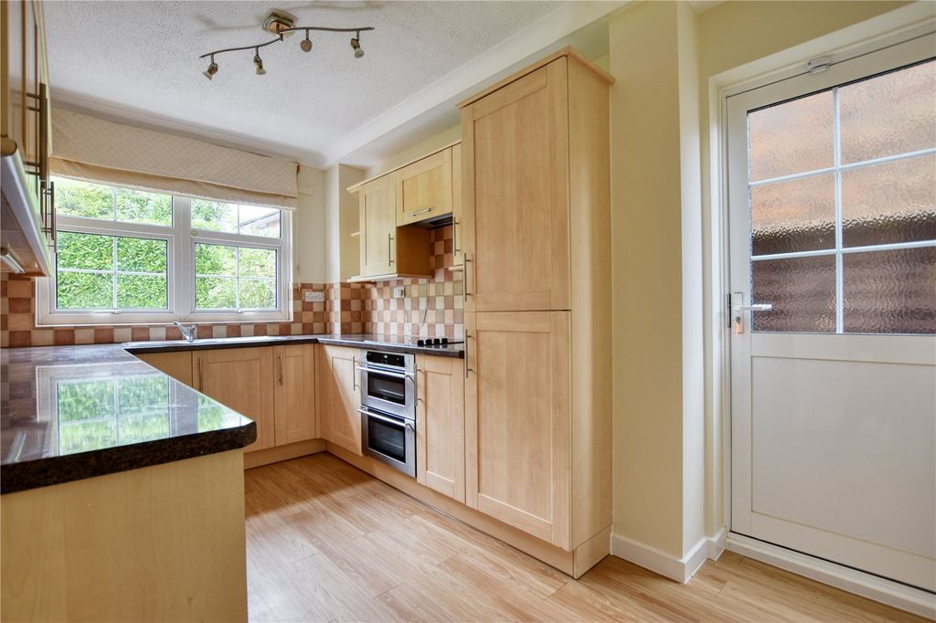 Property photo 3 of 8 Picture No. 32