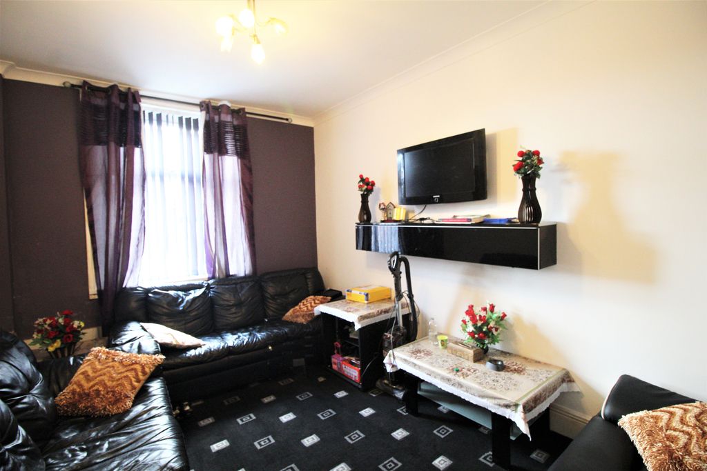Property photo 2 of 8