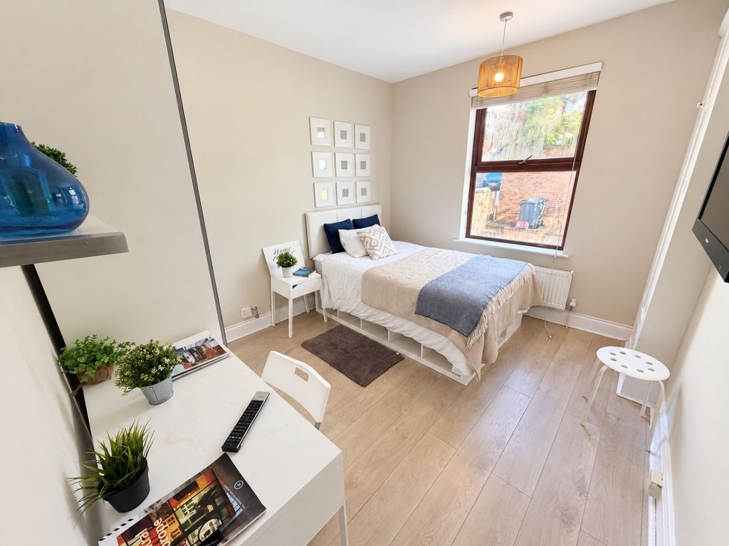 Property photo 2 of 5 5910071