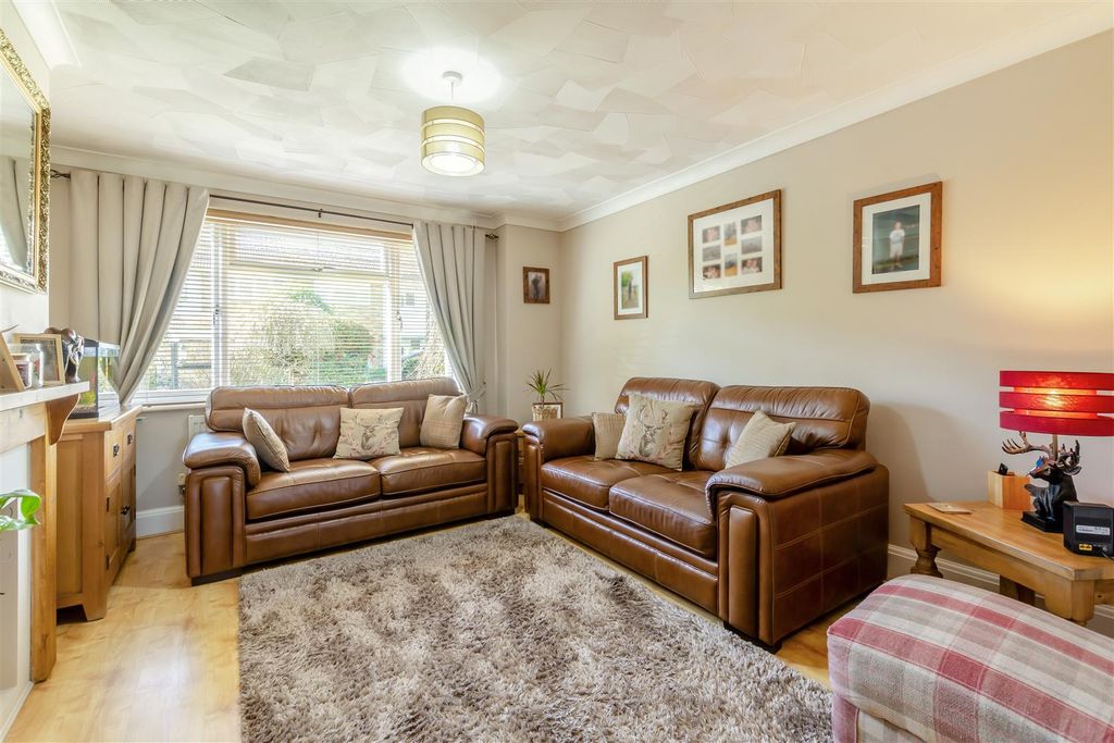 Property photo 2 of 18 8682876-Interior04.Jpg