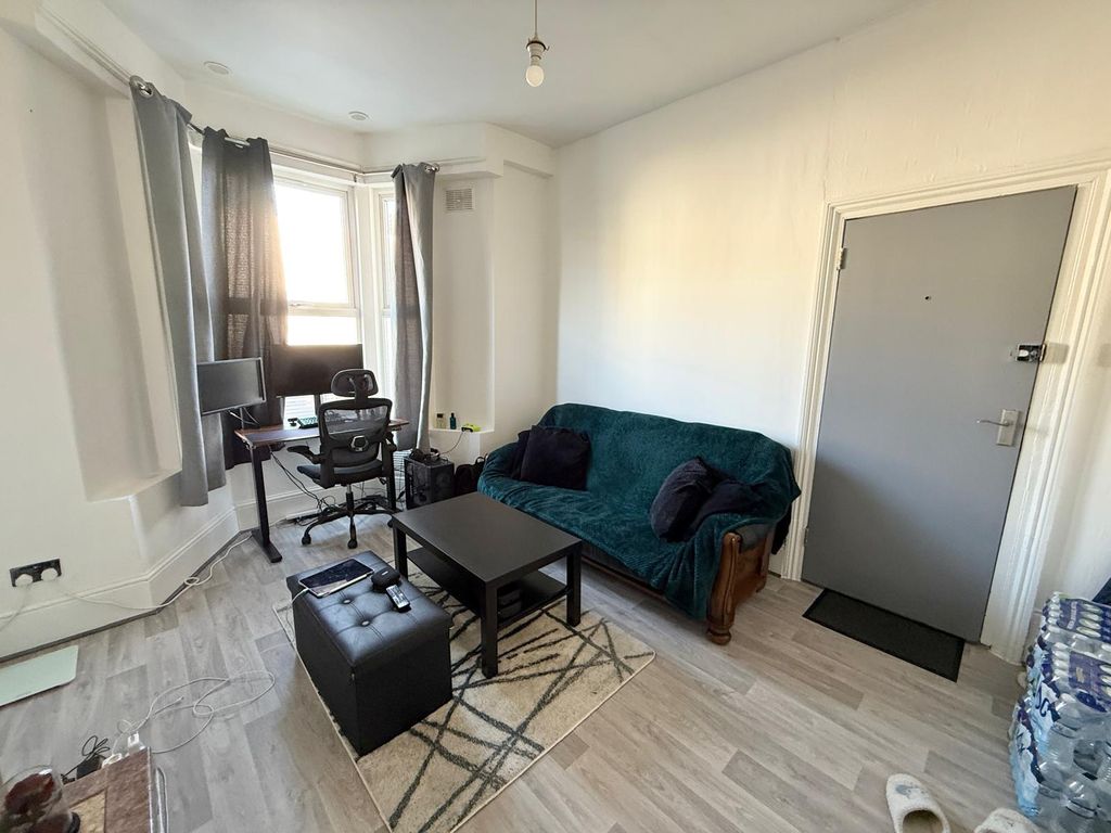 Property photo 2 of 11 Gallery