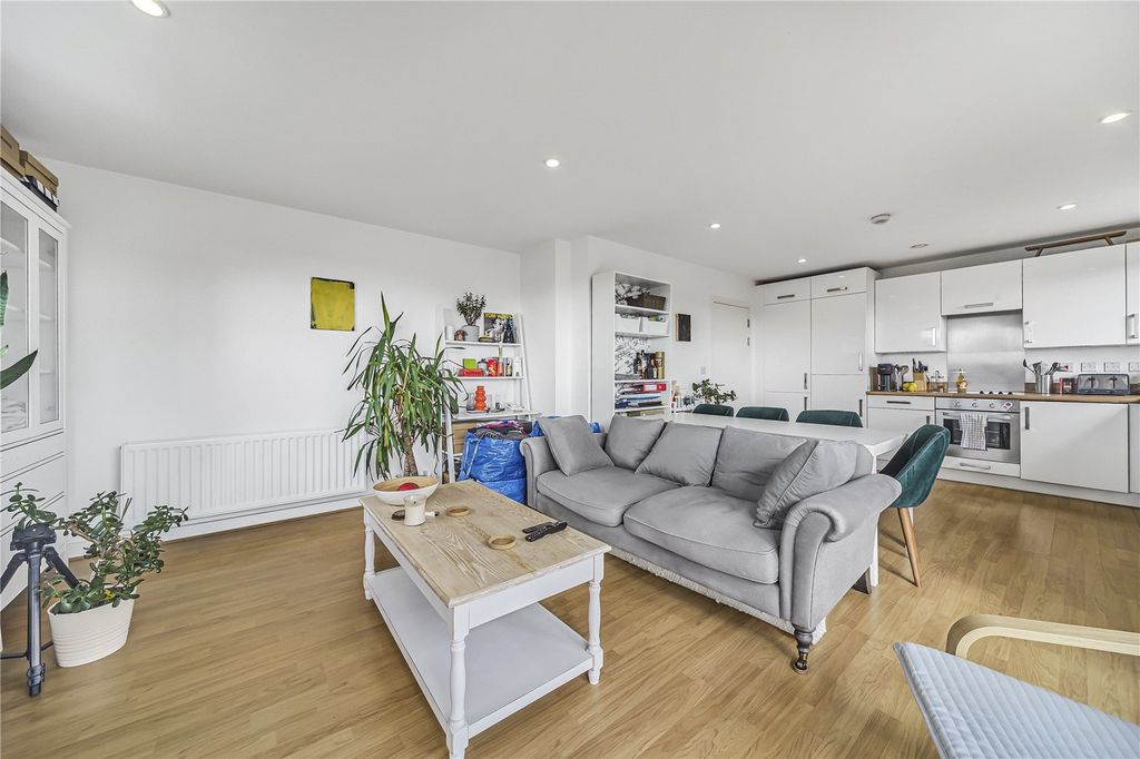 Property photo 2 of 8 Picture No. 17