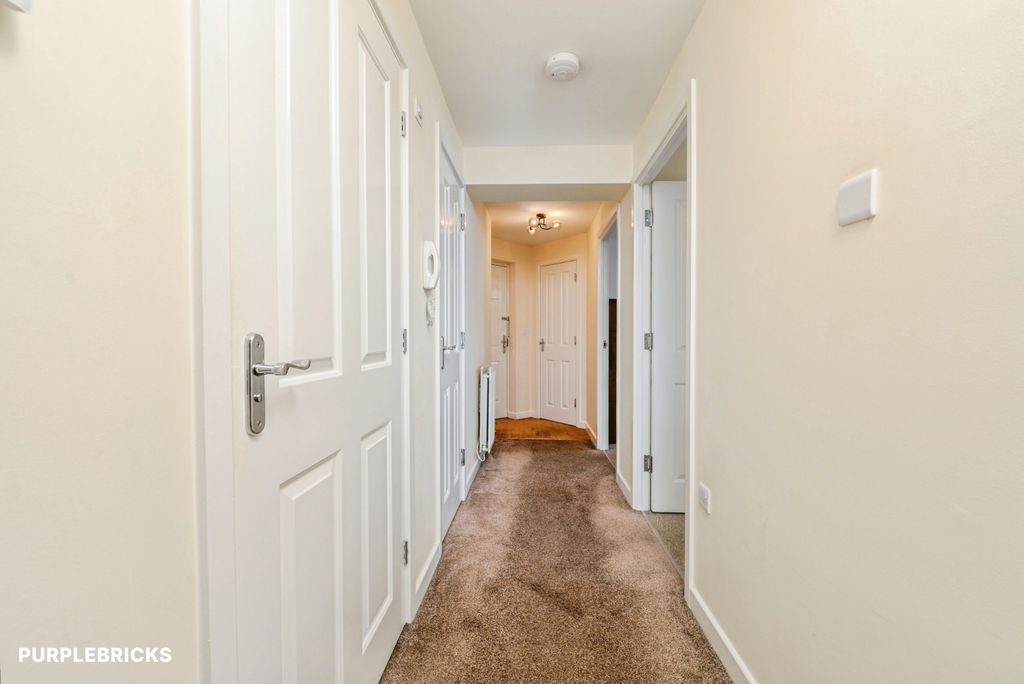 Property photo 2 of 21