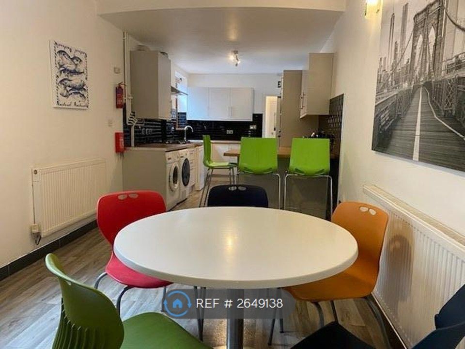 Property photo 3 of 11