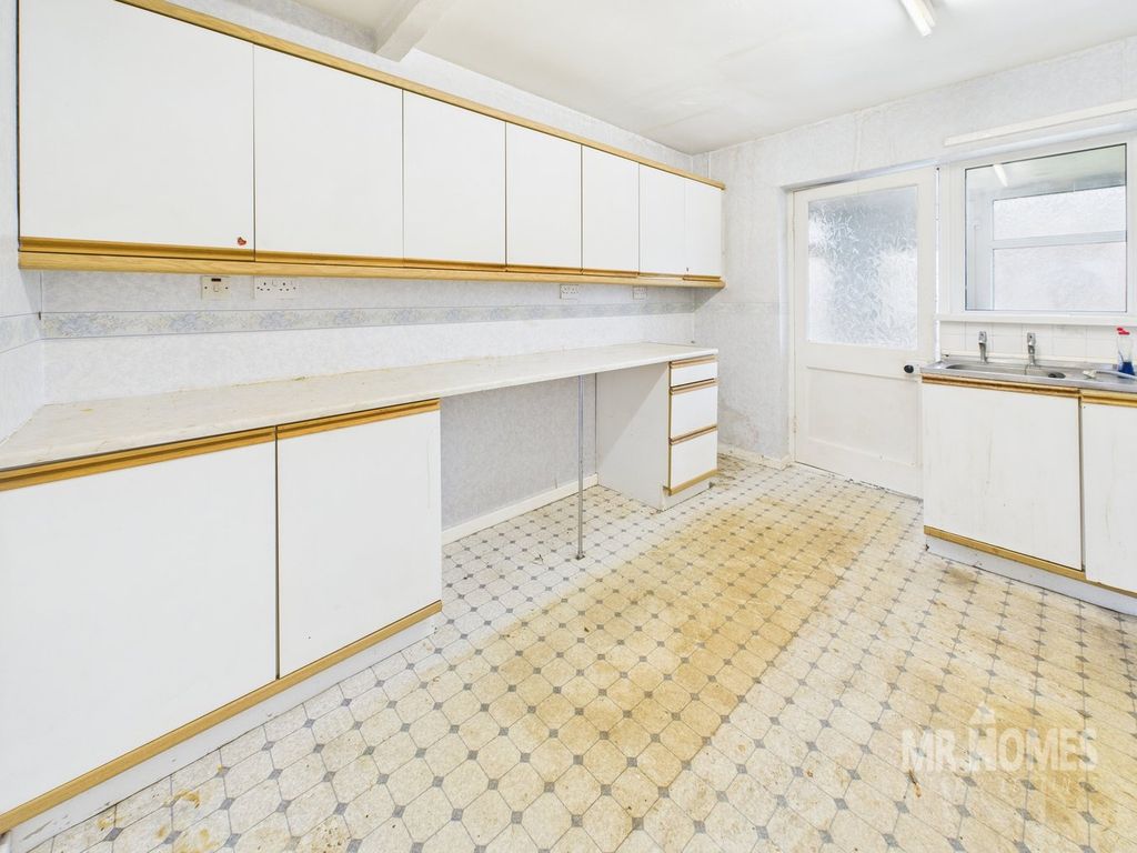 Property photo 2 of 33