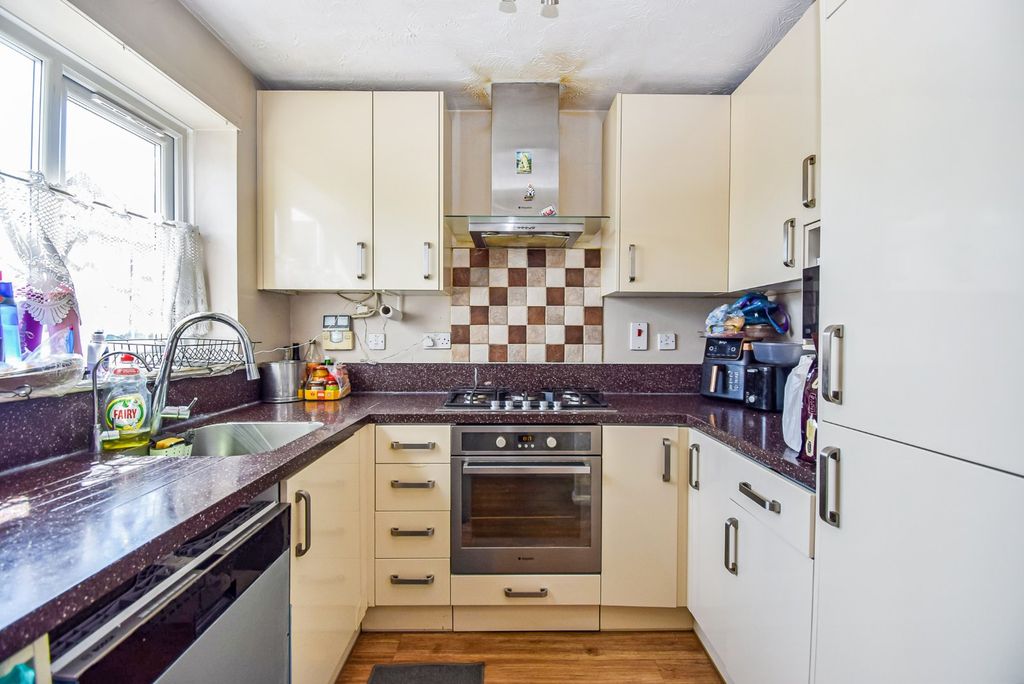 Property photo 3 of 12 Kitchen