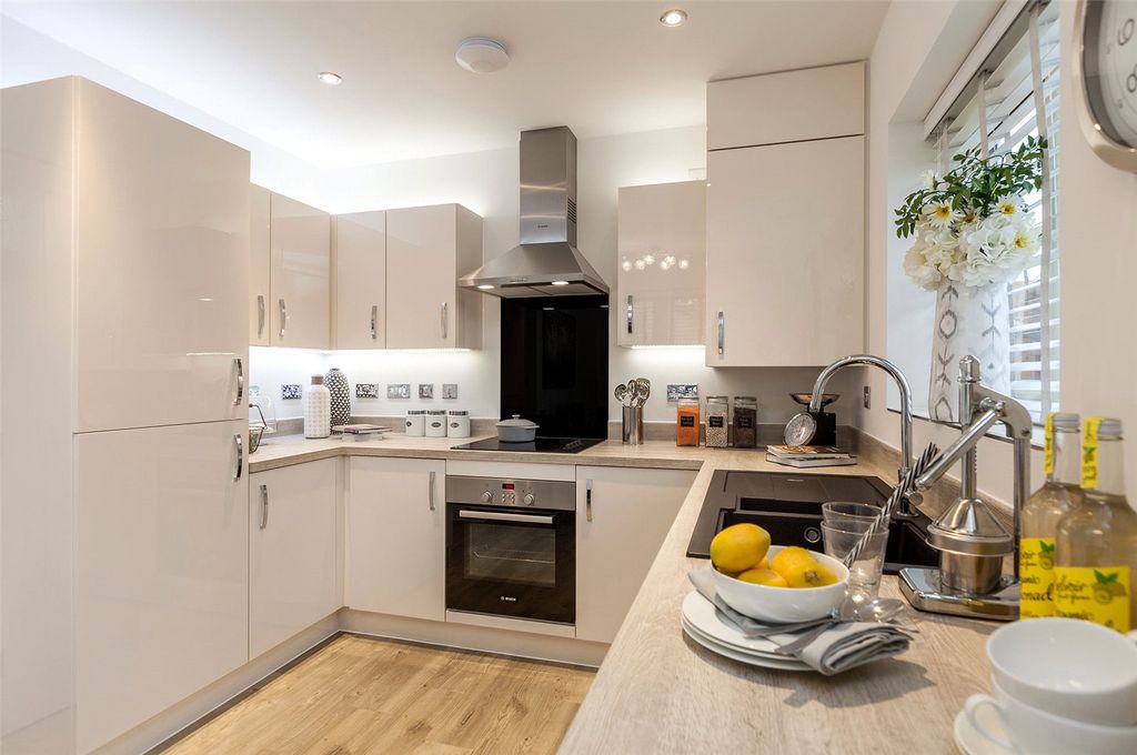 Property photo 3 of 8 Kitchen
