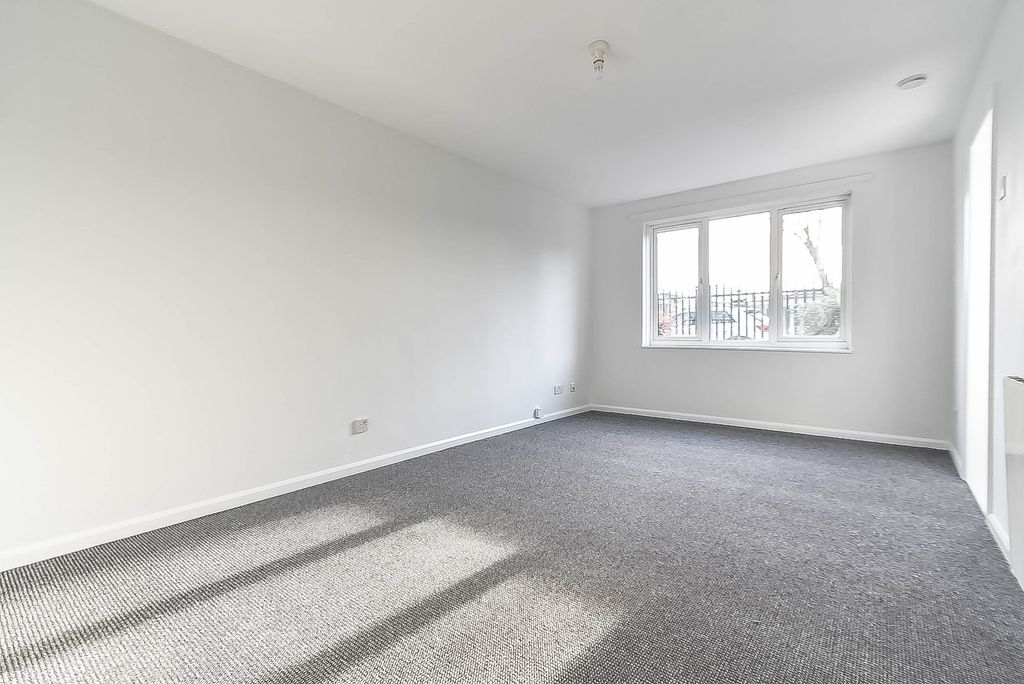 Property photo 2 of 6 Living Room