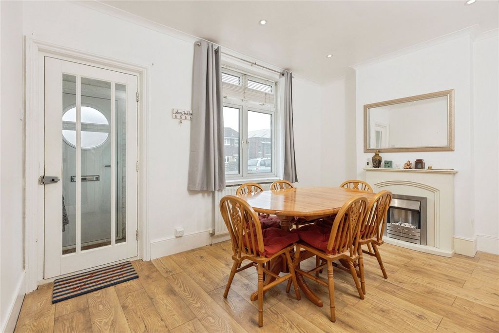 Property photo 2 of 21 Picture No. 29