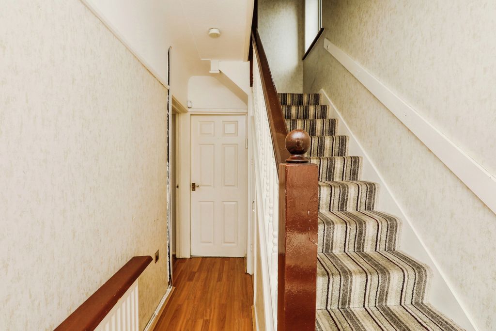 Property photo 3 of 16 Hall
