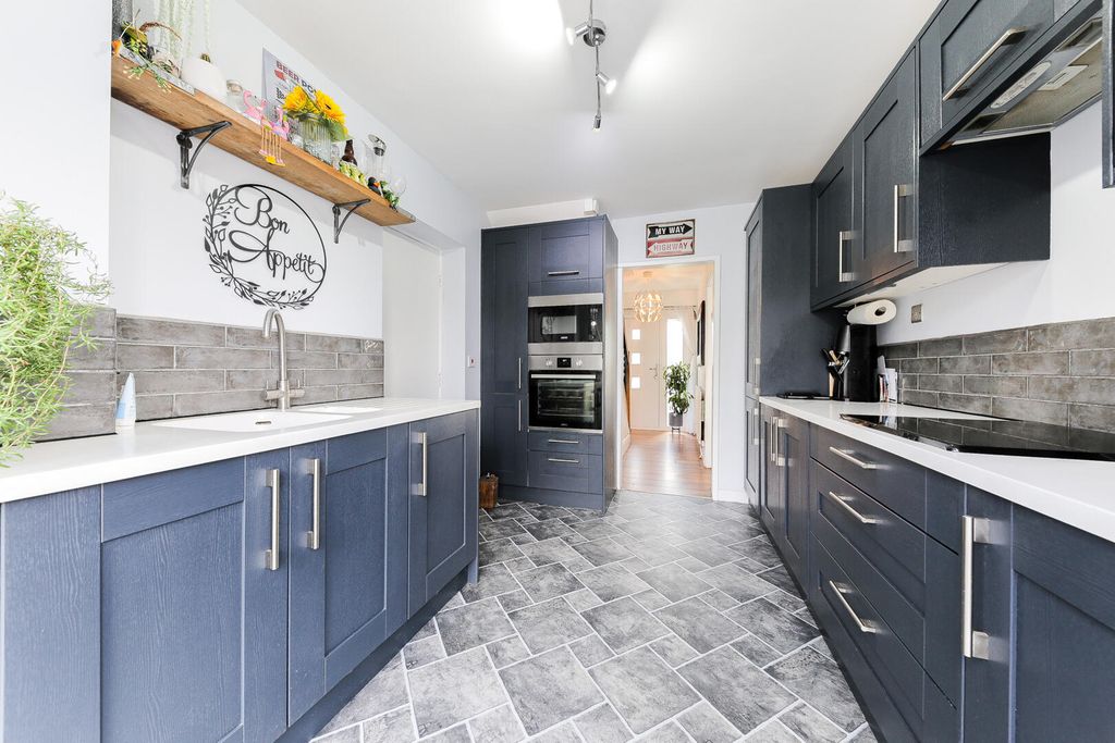 Property photo 2 of 18 Kitchen