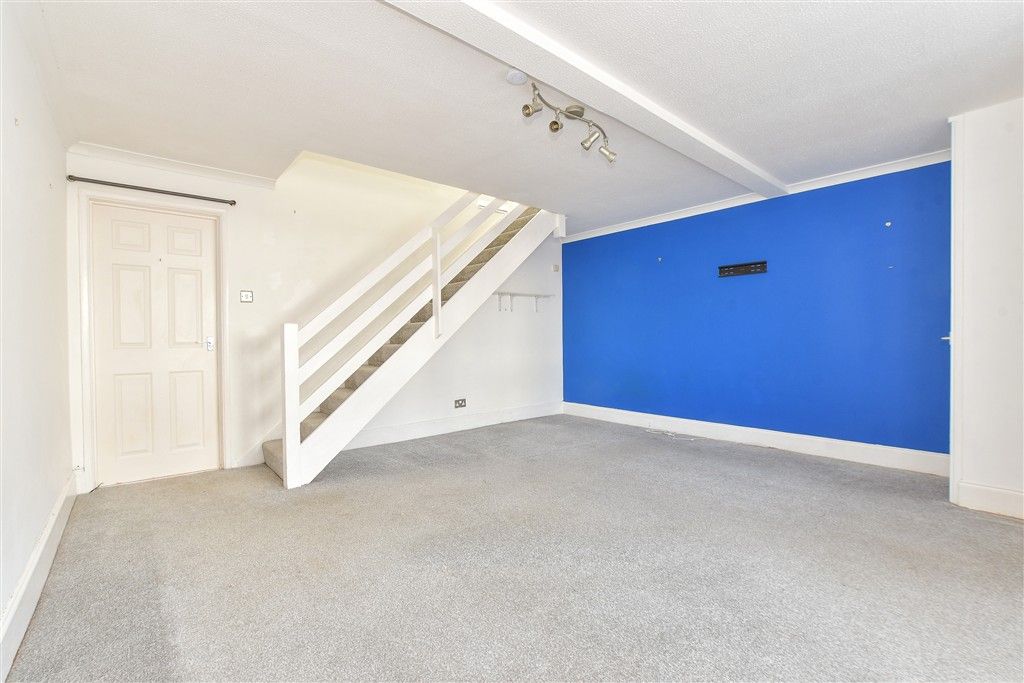 Property photo 3 of 12 Lounge