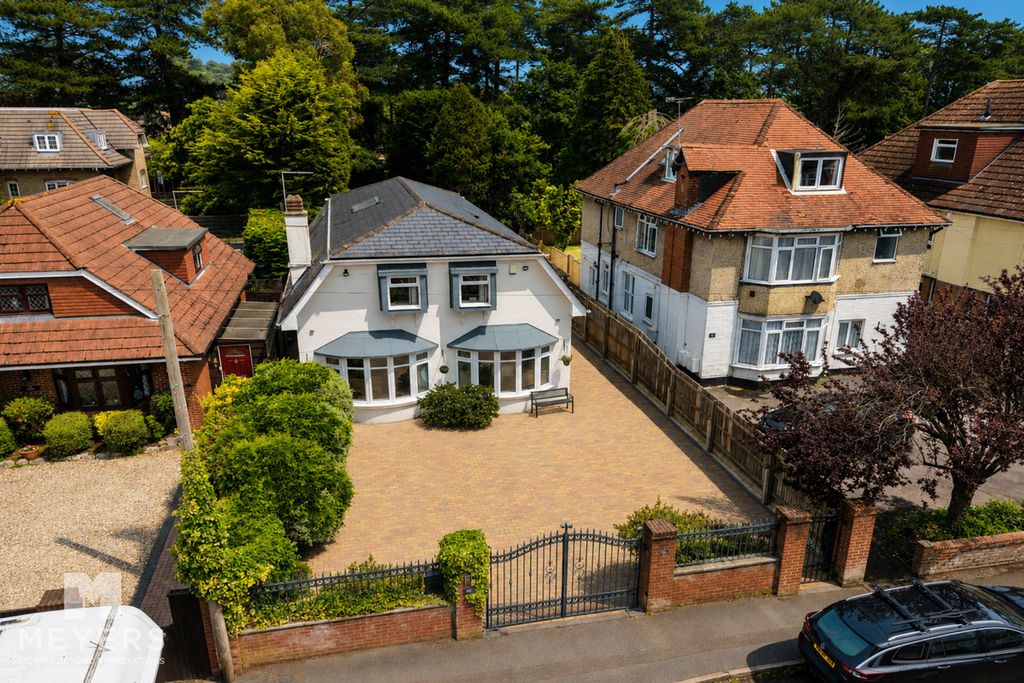 Property photo 1 of 50
