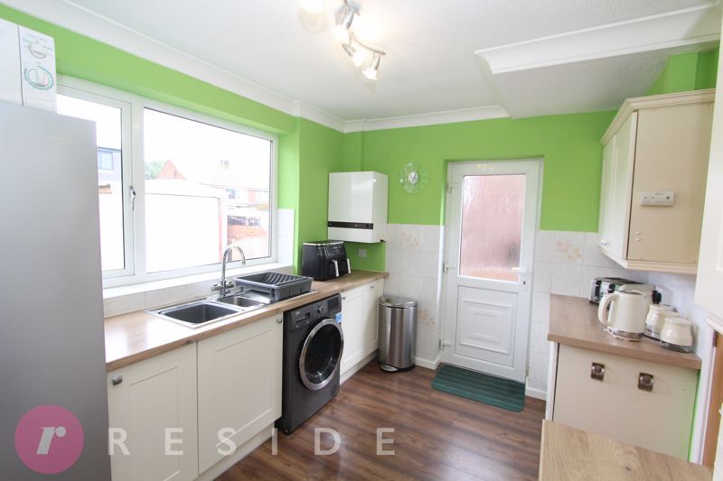 Property photo 3 of 18 Kitchen