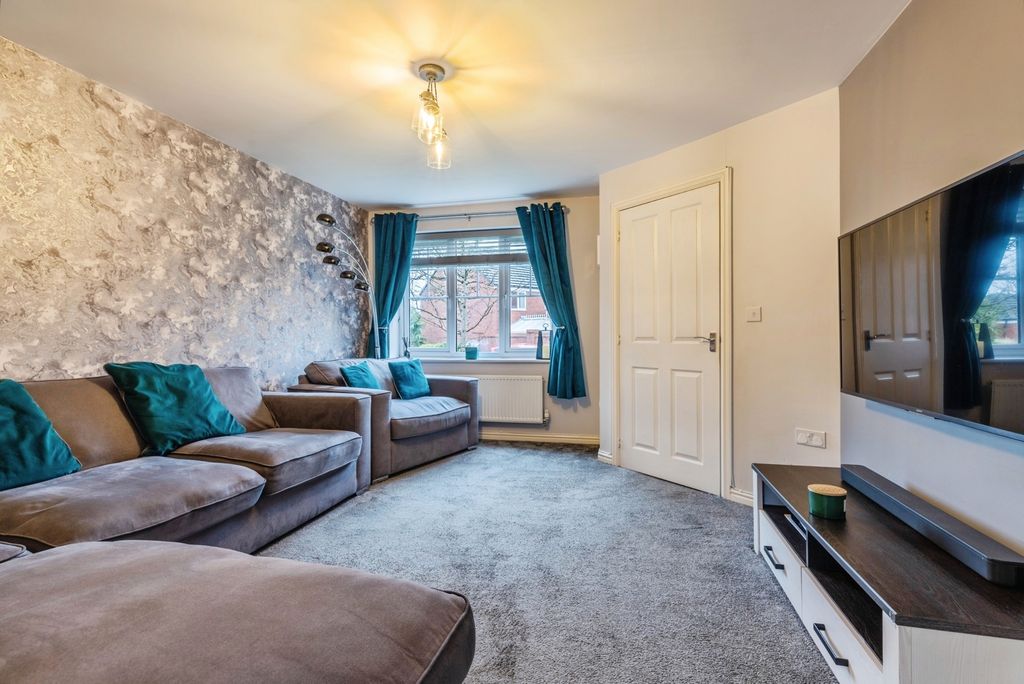 Property photo 2 of 24 Lounge