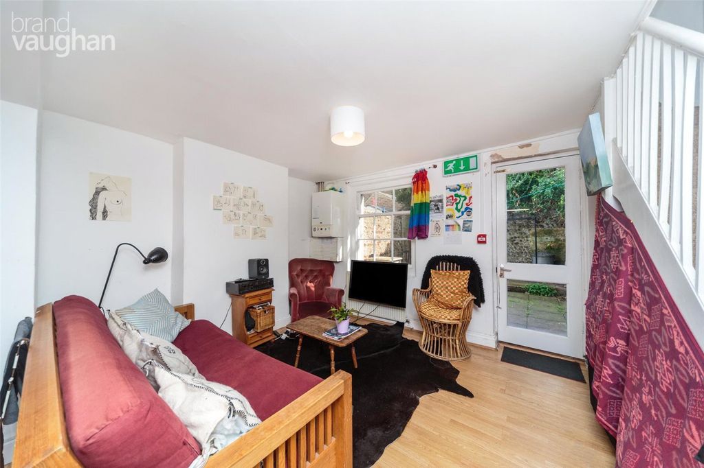 Property photo 2 of 11 Living Room