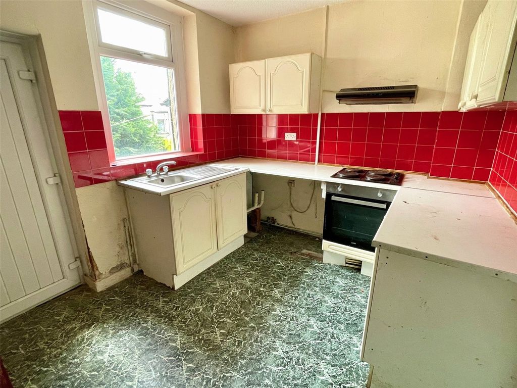 Property photo 3 of 9 Kitchen