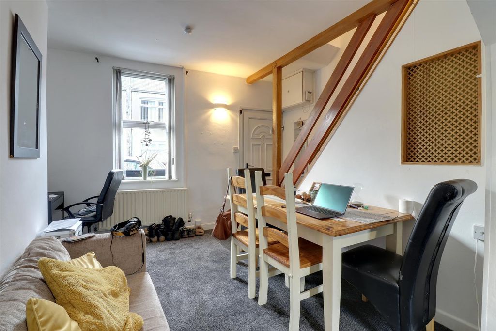 Property photo 2 of 10 Lounge