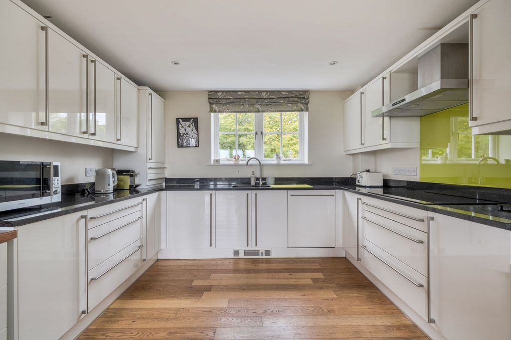 Property photo 2 of 23 Kitchen (1)