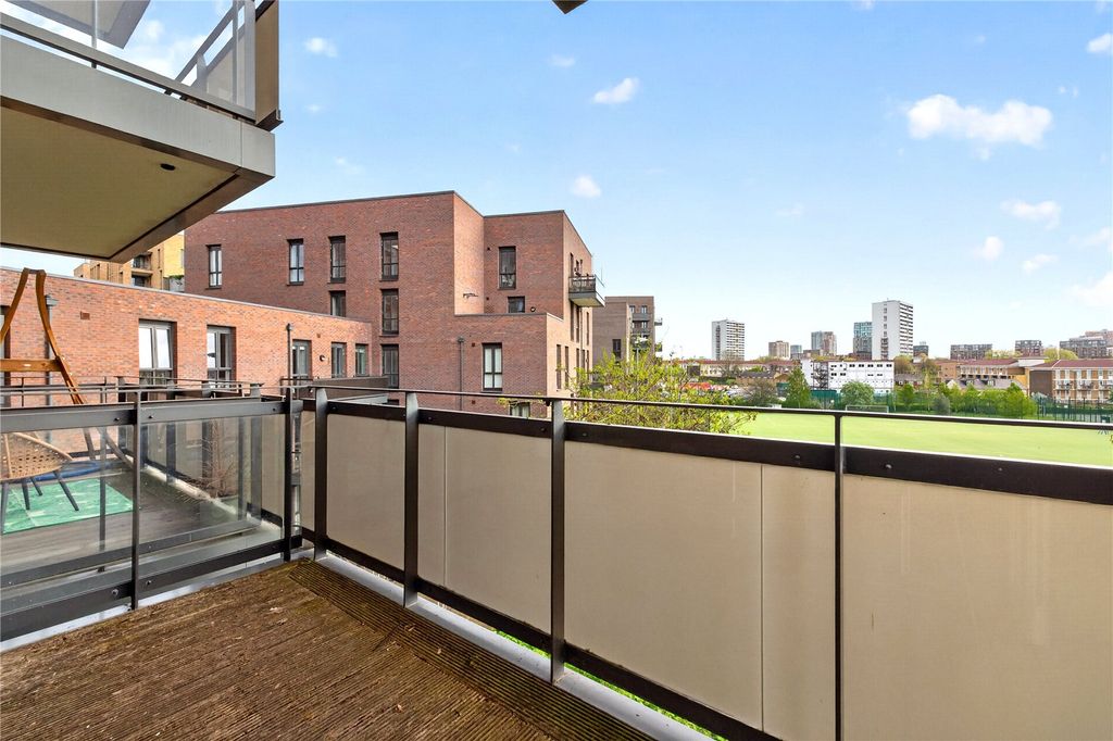 Property photo 2 of 20 Balcony