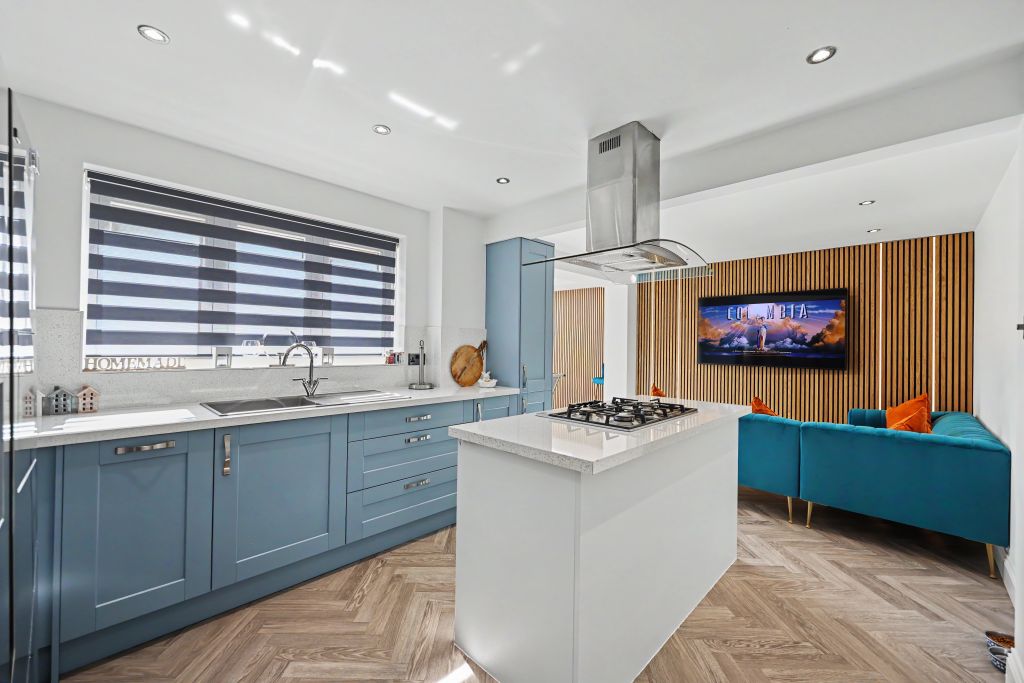 Property photo 2 of 38