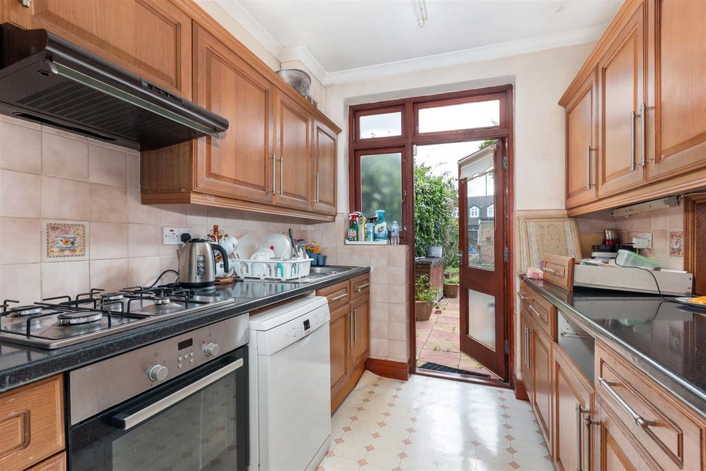 Property photo 3 of 11 Wandle Road