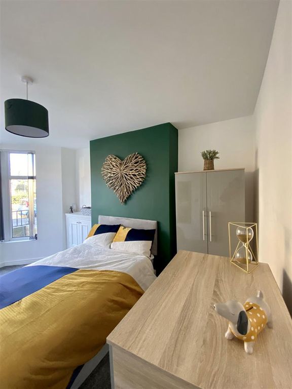 Property photo 1 of 14 Bedroom 1