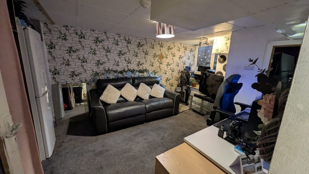 Property photo 3 of 27